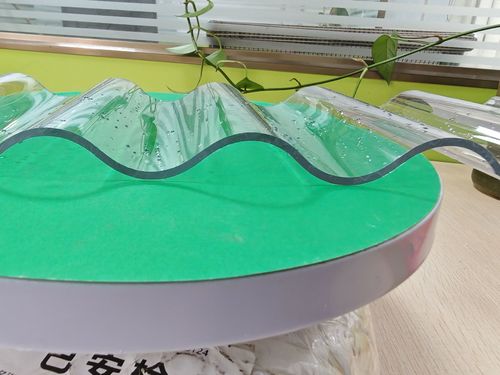 Latest company news about 透明なポリカルボネート波紋シート