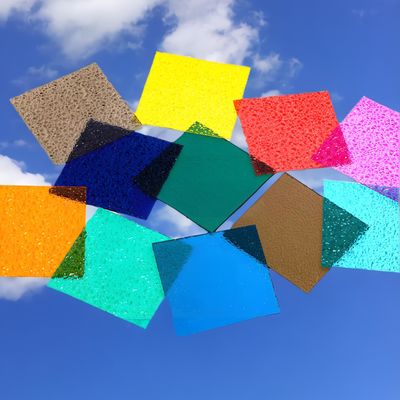 良い価格 2440mm カラフルなポリカーボネットダイヤモンドシート 2.5mm-10mm 安全UV耐性板 オンライン