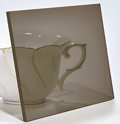 良い価格 3mm ブラウン 4*8フィート 固体ポリカーボネートシート 抗衝撃 片側 UV 保護 オンライン