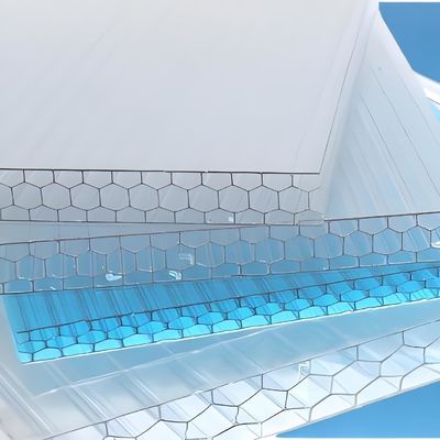 良い価格 2.1m*5.8m サイズ 10mm ハニーキャムポリカーボネートシート 優れた光拡散と建物の保温 オンライン