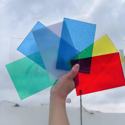 4*8フィート 色の固体ポリカーボネット 天井の屋根のタイル 天然光とエネルギー効率のための材料