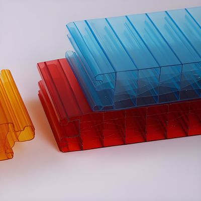40mm 赤色ポリカーボネットシート 耐久性 衝撃耐性 プラグパターン構造とUV保護で美学的に魅力的