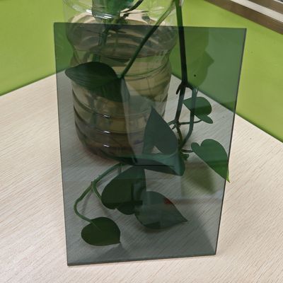 良い価格 2mm グレー 4フィート-7フィートのポリカーボネート 屋根シートは 耐久性と長寿のために 極端な天候条件に耐えます オンライン