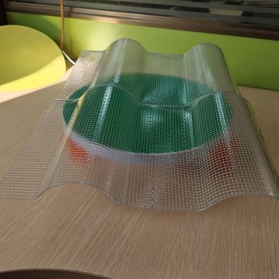 良い価格 耐震性のために強化された繊維布の骨格を持つ長持ちの透明性性能PET天窓タイル オンライン