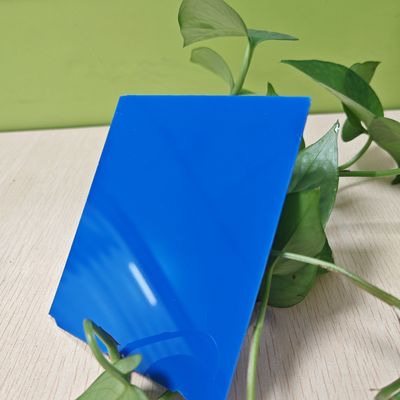 軽量な設計で,操作と設置を容易にする不透明の青色ポリ炭酸固形シート