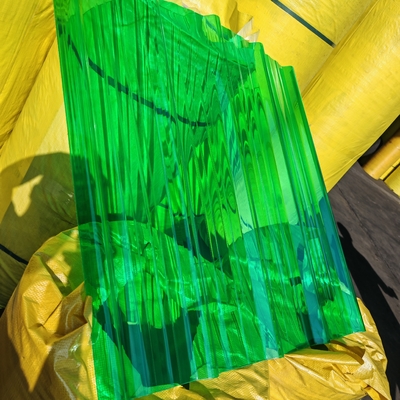 耐久性のある緑色のプラスチックポリカーボネート波板、屋根やキャノピーに耐候性