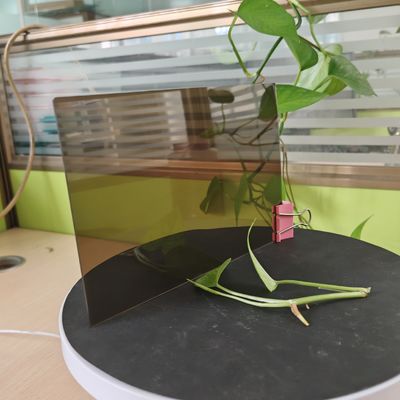 良い価格 切断サービス 3mmブラウンポリカーボネートの固いシートとUV保護と屋根の屋根や天幕のための片側 オンライン