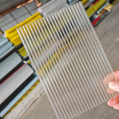 良い価格 最大光線透過率を実現する、高い光学特性と断熱性を備えた6mmクリスタルクリアポリカーボネート中空シート オンライン