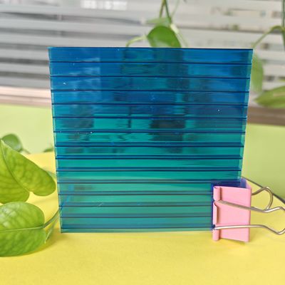 良い価格 4mm から 12mm 熱プラスチック 青色 フィルター ポリカーボネート シート 涼しくて快適な環境照明と高い衝撃耐性 オンライン