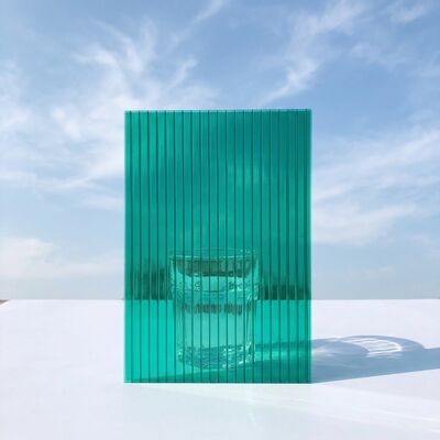良い価格 緑色プラスチックポリカーボネート 空っぽの薄板 軽量 厚さ 4.0mm から 20.0mm 標識や建築の自然照明ソリューションに最適 オンライン
